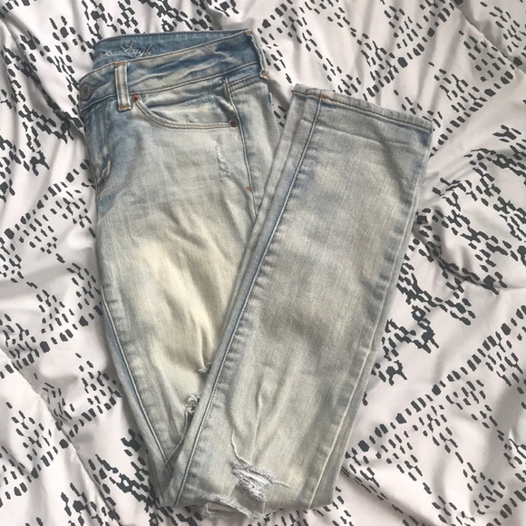 AE light wash distressed jeans - Picture 5 of 8